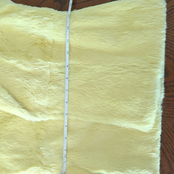 Gianni Versace Couture Vintage Fur Vest in Soft Yellow - Picture 8 of 10